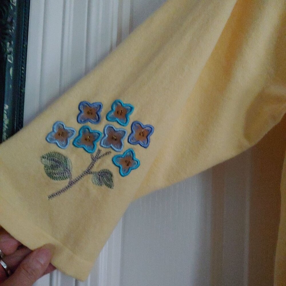 Quacker Factory Butter Yellow 3D Floral Artsy Hydrangea Feminine Casual Shirt XL - Picture 7 of 9